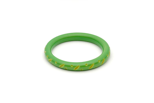 Splendette vintage inspired 1950s style green Duotone fakelite Narrow Lime Carved Bangle in Maiden size