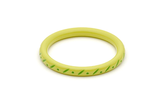 Splendette vintage inspired 1950s style Spring 2021 bright green Duotone fakelite Narrow Zest Carved Bangle in Duchess size