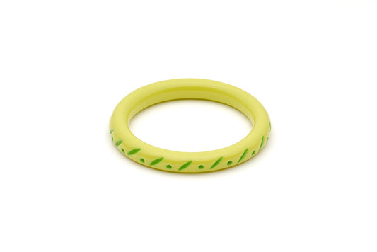 Splendette vintage inspired 1950s style Spring 2021 bright green Duotone fakelite Narrow Zest Carved Bangle in Maiden size