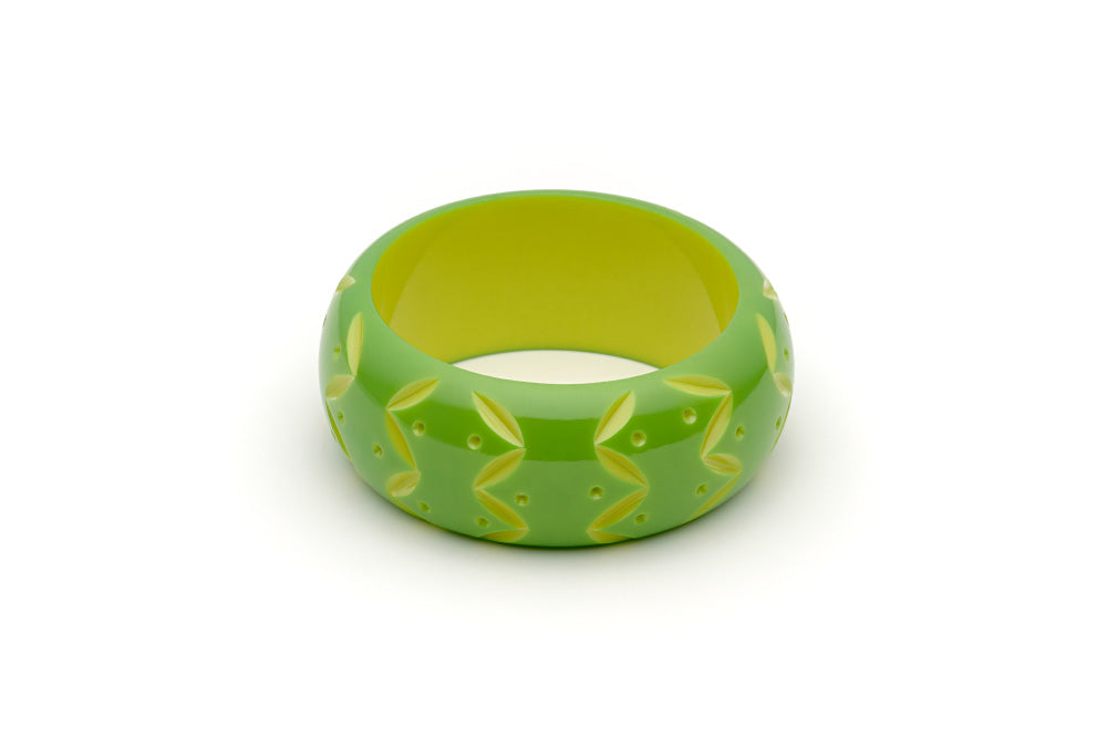 Splendette vintage inspired 1950s style green Duotone fakelite Wide Lime Carved Bangle in Maiden size