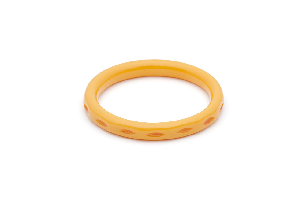 Splendette vintage inspired 1950s Bakelite style peachy yellow Duotone fakelite Narrow Honeysuckle Carved Bangle in Classic size