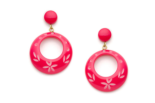Splendette vintage inspired 1950s pin up style bright pink Duotone fakelite Raspberry Carved Drop Hoop Earrings