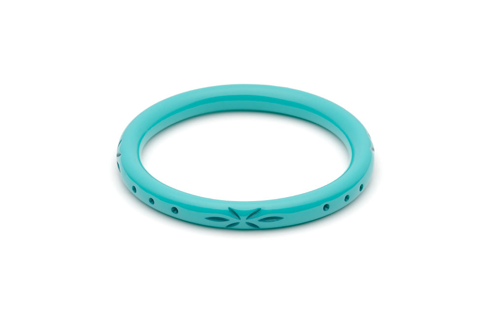 Splendette vintage inspired 1950s style turquoise Duotone fakelite Narrow Nymph Carved Bangle in Duchess size