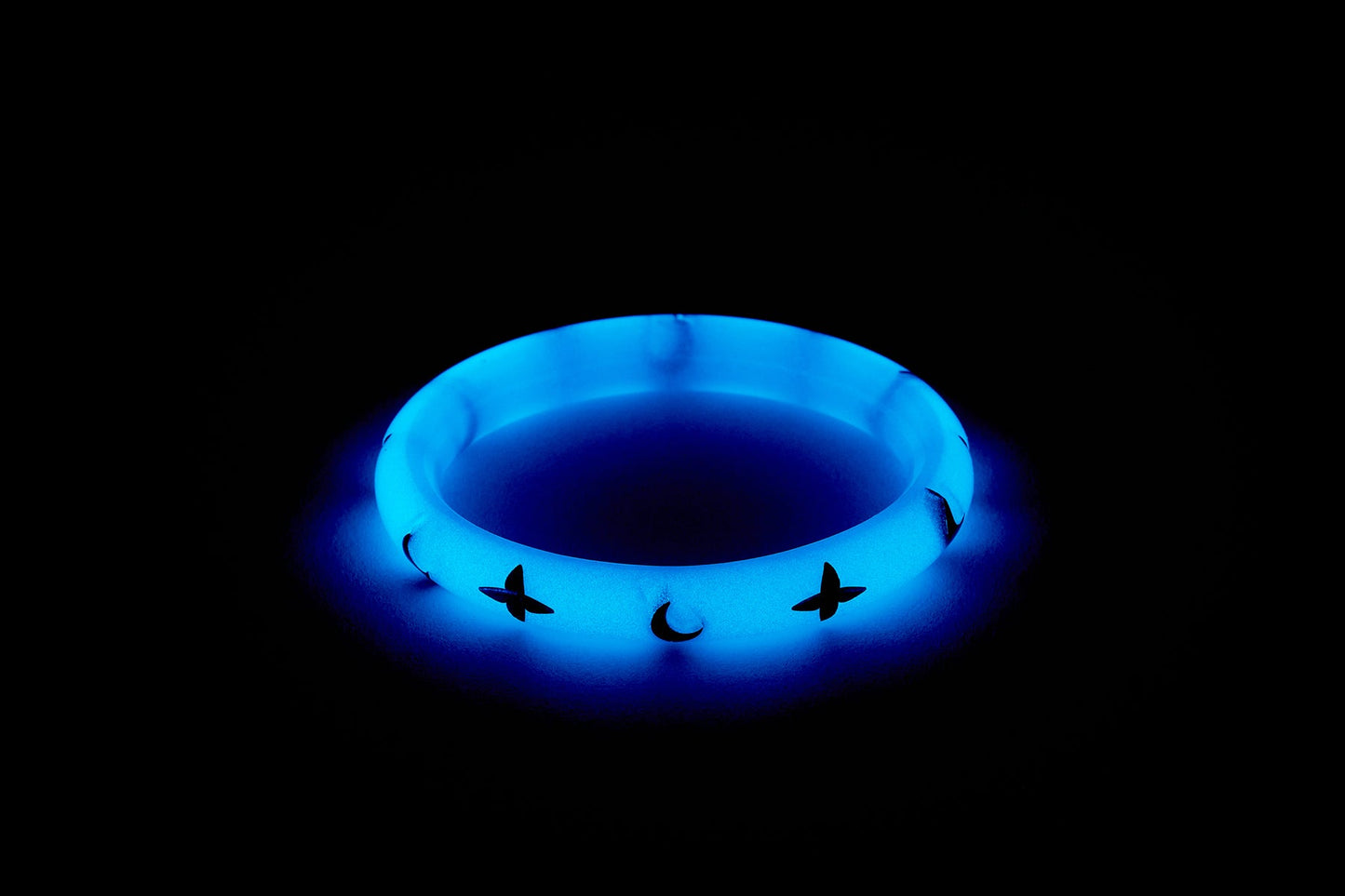 Narrow Wolf Moon Maiden Bangle
