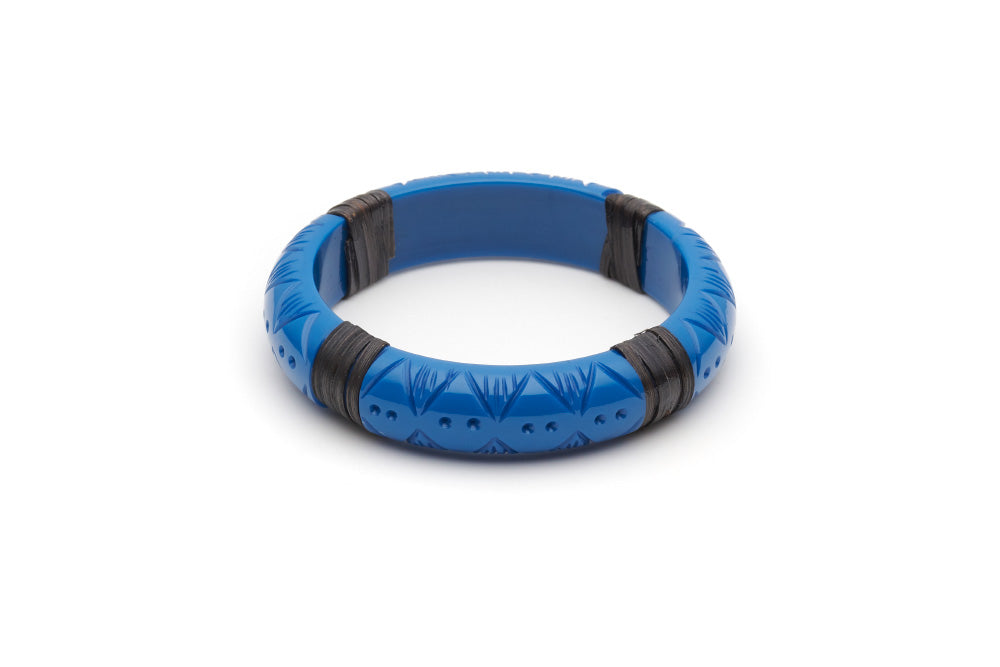 Splendette vintage inspired 1940s 1950s holiday vacation style carved blue fakelite Midi Pacific Dark Cane Bangle in Classic size.