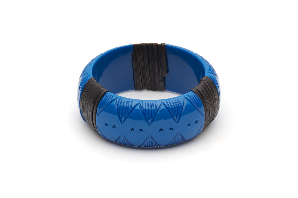 Splendette vintage inspired 1940s 1950s holiday vacation style carved blue fakelite Wide Pacific Dark Cane Bangle in Classic size.