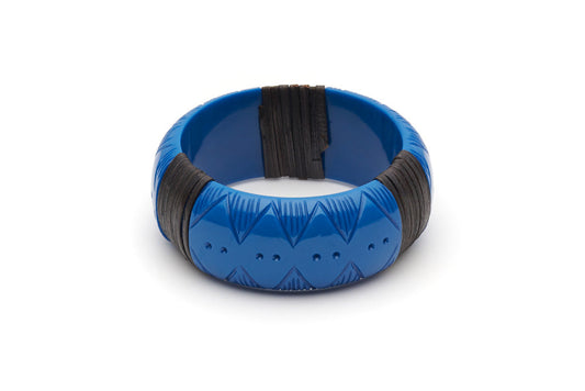 Splendette vintage inspired 1940s 1950s holiday vacation style carved blue fakelite Wide Pacific Dark Cane Bangle in Classic size.