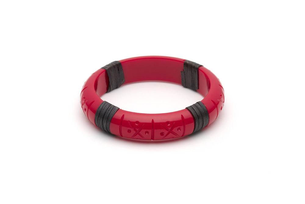 Splendette vintage inspired 1940s 1950s tropical style carved red fakelite Midi Rosella Dark Cane Bangle in Classic size
