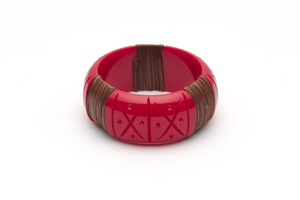 Splendette vintage inspired 1940s 1950s tropical style carved red fakelite Wide Rosella Mid Cane Bangle in smaller Maiden size