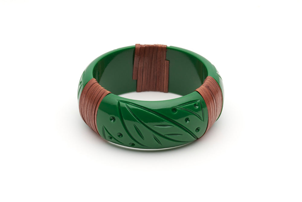 Splendette vintage inspired 1940s 1950s Bakelite style carved green fakelite Wide Parakeet Mid Cane Bangle in Classic size