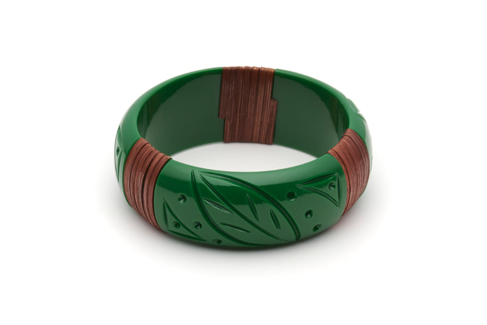 Splendette vintage inspired 1940s 1950s Bakelite style carved green fakelite Wide Parakeet Mid Cane Bangle in larger Duchess size
