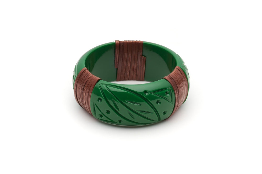 Splendette vintage inspired 1940s 1950s Bakelite style carved green fakelite Wide Parakeet Mid Cane Bangle in smaller Maiden size