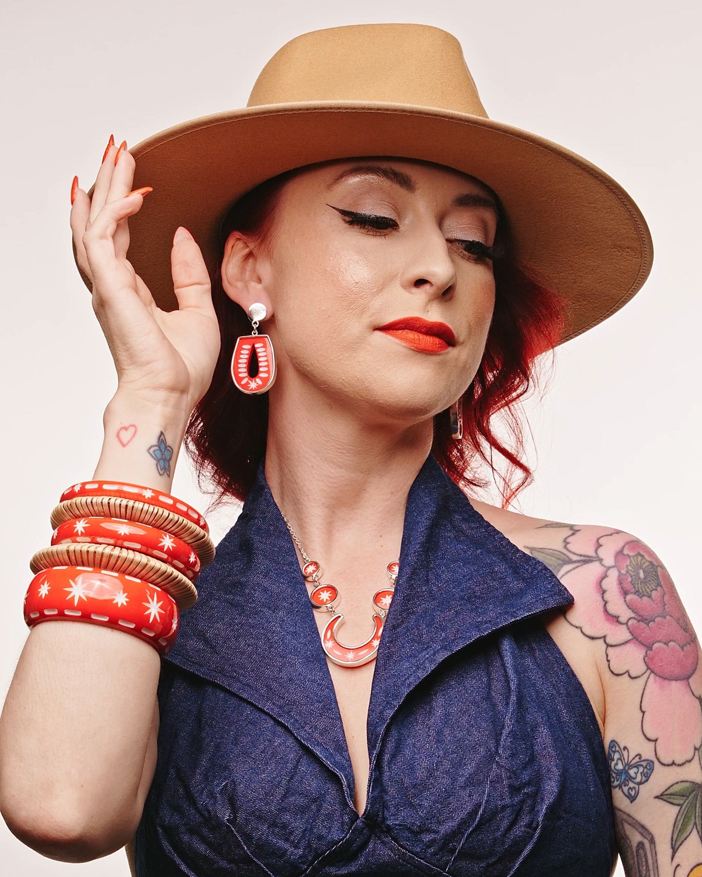 Narrow Necktie Red Bangle