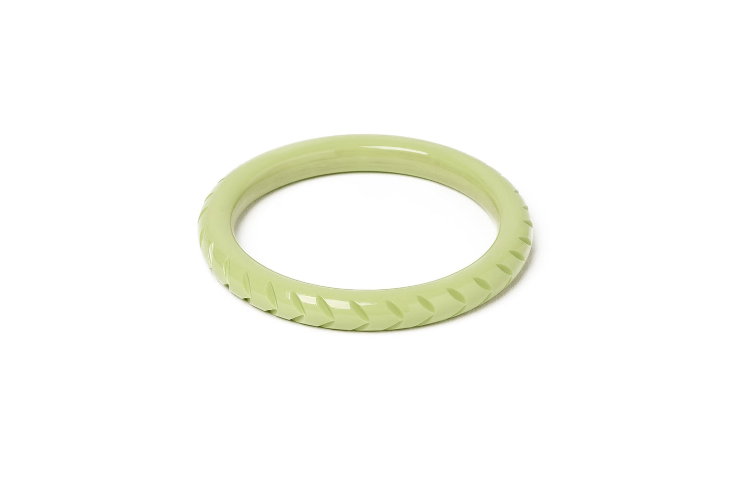 Splendette vintage inspired 1940s Bakelite style carved pastel green fakelite Narrow Rowan Bangle